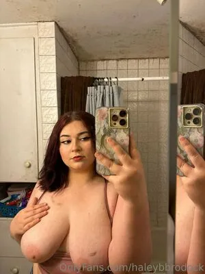 Haleybbrodock OnlyFans Leaked Free Thumbnail Picture - #b8cbm9yguS