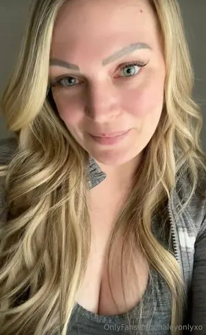 Haleyonlyxo OnlyFans Leaked Free Thumbnail Picture - #804BfhWlE2