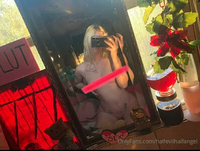 Halfevilhalfangel OnlyFans Leaked Free Thumbnail Picture - #bweKhqlR0P