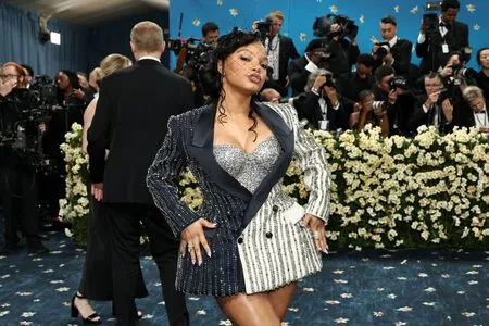 Halle Bailey OnlyFans Leaked Free Thumbnail Picture - #19DBUnIGNq