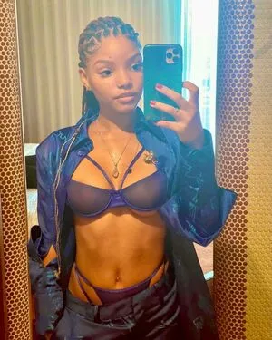 Halle Bailey OnlyFans Leaked Free Thumbnail Picture - #6gBJ8AAnar