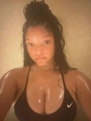 Halle Bailey OnlyFans Leaked Free Thumbnail Picture - #9AptdqgJo6