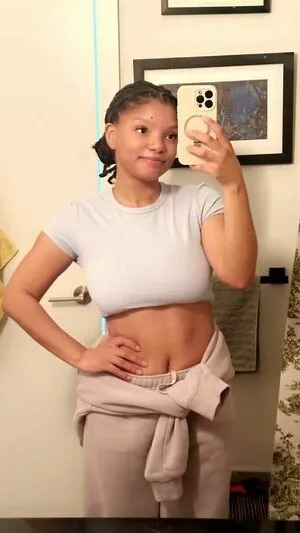 Halle Bailey OnlyFans Leaked Free Thumbnail Picture - #AARepvQgY1