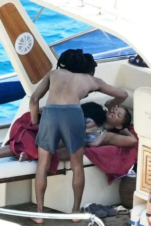 Halle Bailey OnlyFans Leaked Free Thumbnail Picture - #PlsIExawAm