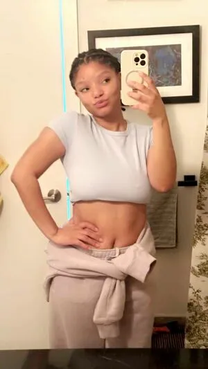 Halle Bailey OnlyFans Leaked Free Thumbnail Picture - #QHDTYR1IZg