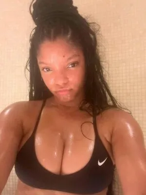 Halle Bailey OnlyFans Leaked Free Thumbnail Picture - #SoTtHTucQF
