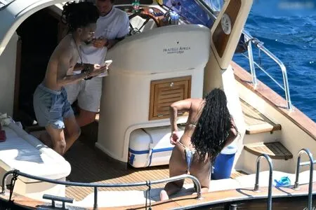 Halle Bailey OnlyFans Leaked Free Thumbnail Picture - #e6GsuG5AEE