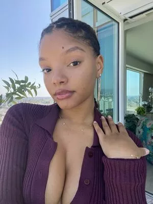 Halle Bailey OnlyFans Leaked Free Thumbnail Picture - #29SiZS9AWd