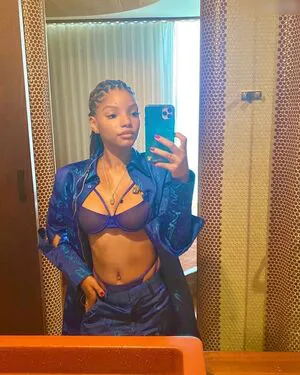 Halle Bailey OnlyFans Leaked Free Thumbnail Picture - #5aE31ZBxMy