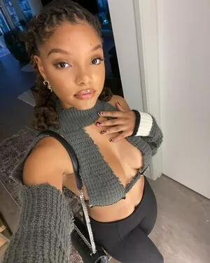 Halle Bailey OnlyFans Leaked Free Thumbnail Picture - #ASn1hSP9nf