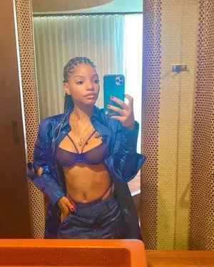 Halle Bailey OnlyFans Leaked Free Thumbnail Picture - #Aq1S4brItE