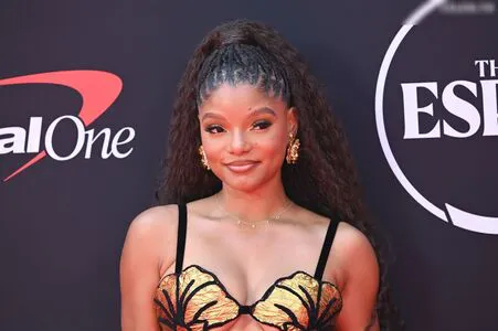 Halle Bailey OnlyFans Leaked Free Thumbnail Picture - #IMJ7bjenOY