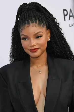 Halle Bailey OnlyFans Leaked Free Thumbnail Picture - #NEDBefT19m