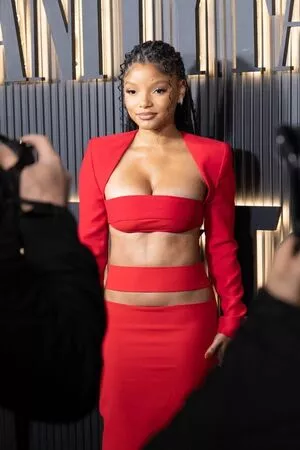 Halle Bailey OnlyFans Leaked Free Thumbnail Picture - #SK3nkfhlib