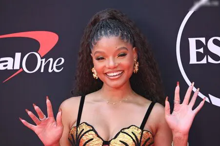 Halle Bailey OnlyFans Leaked Free Thumbnail Picture - #TmZcSoKugi