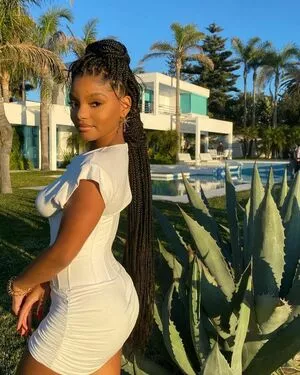 Halle Bailey OnlyFans Leaked Free Thumbnail Picture - #V3m6ZFFVr4