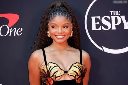 Halle Bailey OnlyFans Leaked Free Thumbnail Picture - #asuCr0AsHN