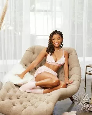 Halle Bailey OnlyFans Leaked Free Thumbnail Picture - #czMO4UYiq1