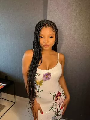 Halle Bailey OnlyFans Leaked Free Thumbnail Picture - #occUSLjmKy