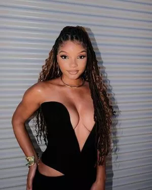 Halle Bailey OnlyFans Leaked Free Thumbnail Picture - #opOwGnMRiM