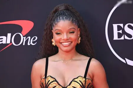 Halle Bailey OnlyFans Leaked Free Thumbnail Picture - #v2hdso308P