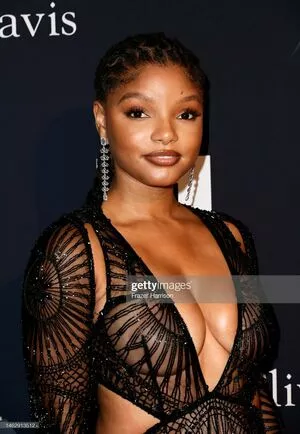 Halle Bailey OnlyFans Leaked Free Thumbnail Picture - #xBhyYsanS7
