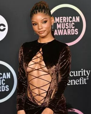 Halle Bailey OnlyFans Leaked Free Thumbnail Picture - #yic7Y4o6dQ
