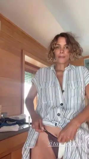 Halle Berry OnlyFans Leaked Free Thumbnail Picture - #5KqlFaGf8k