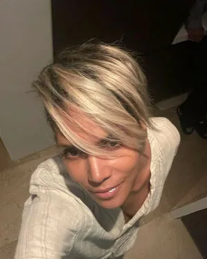 Halle Berry OnlyFans Leaked Free Thumbnail Picture - #DxlxGSQ6y6