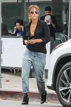 Halle Berry OnlyFans Leaked Free Thumbnail Picture - #U3TSbSxwjc