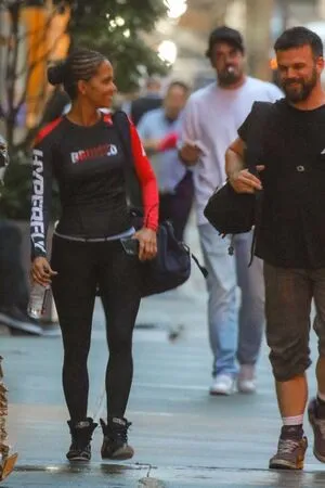 Halle Berry OnlyFans Leaked Free Thumbnail Picture - #amC3VGWV43