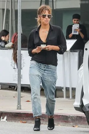 Halle Berry OnlyFans Leaked Free Thumbnail Picture - #k61nWpuv9x