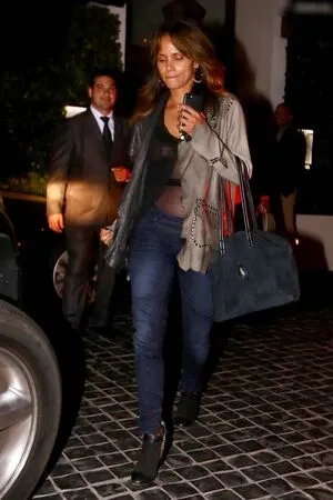 Halle Berry OnlyFans Leaked Free Thumbnail Picture - #o8tHf4dW53