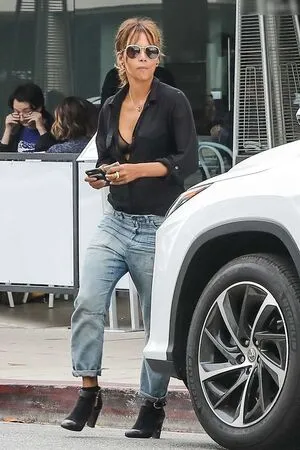 Halle Berry OnlyFans Leaked Free Thumbnail Picture - #tJJqnlP6Yd