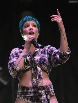 Halsey OnlyFans Leaked Free Thumbnail Picture - #2IeYA5O0Mi