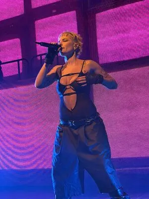 Halsey OnlyFans Leaked Free Thumbnail Picture - #2KfFL1rgl5