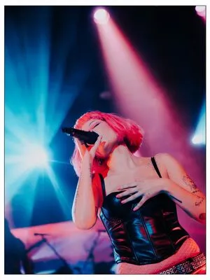 Halsey OnlyFans Leaked Free Thumbnail Picture - #7KzLzFdALd