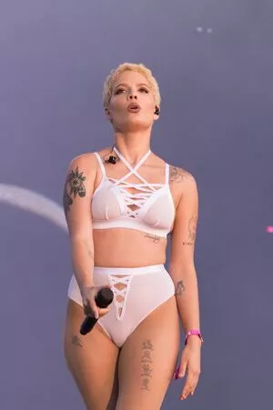 Halsey OnlyFans Leaked Free Thumbnail Picture - #7xsP2YwMTD