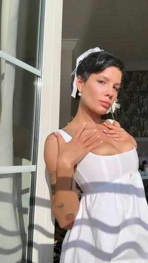 Halsey OnlyFans Leaked Free Thumbnail Picture - #8C9w37MkfH