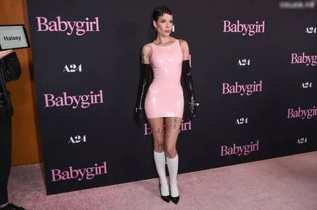 Halsey OnlyFans Leaked Free Thumbnail Picture - #8WeaGFE4l2