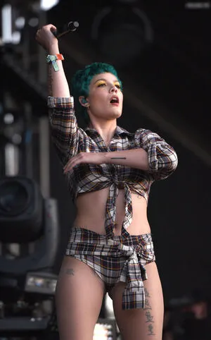 Halsey OnlyFans Leaked Free Thumbnail Picture - #9WwnrkqeIU