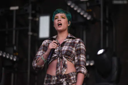 Halsey OnlyFans Leaked Free Thumbnail Picture - #NveCMMAwaA