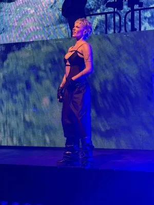 Halsey OnlyFans Leaked Free Thumbnail Picture - #OFPep399Mc