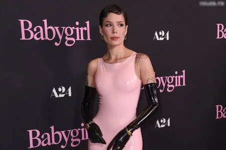 Halsey OnlyFans Leaked Free Thumbnail Picture - #OJJ2P6NZ2L