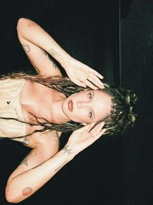 Halsey OnlyFans Leaked Free Thumbnail Picture - #PeV8LQBRKs