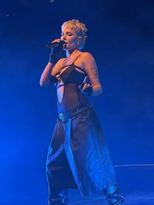 Halsey OnlyFans Leaked Free Thumbnail Picture - #ijWB7o7Xft
