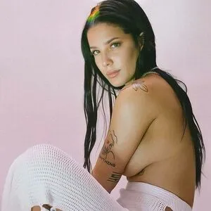 Halsey OnlyFans Leaked Free Thumbnail Picture - #s1za9UfF7u