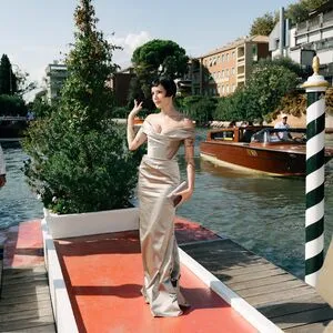 Halsey OnlyFans Leaked Free Thumbnail Picture - #x0CjbM0GOb