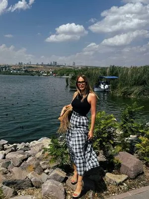 Hande Sarioglu OnlyFans Leaked Free Thumbnail Picture - #FB7GMq0mS3