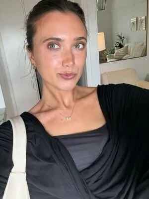 Hannah Meloche OnlyFans Leaked Free Thumbnail Picture - #dBES5J94AS